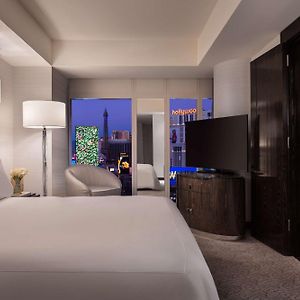 One-Bedroom King Suite Panoramic View